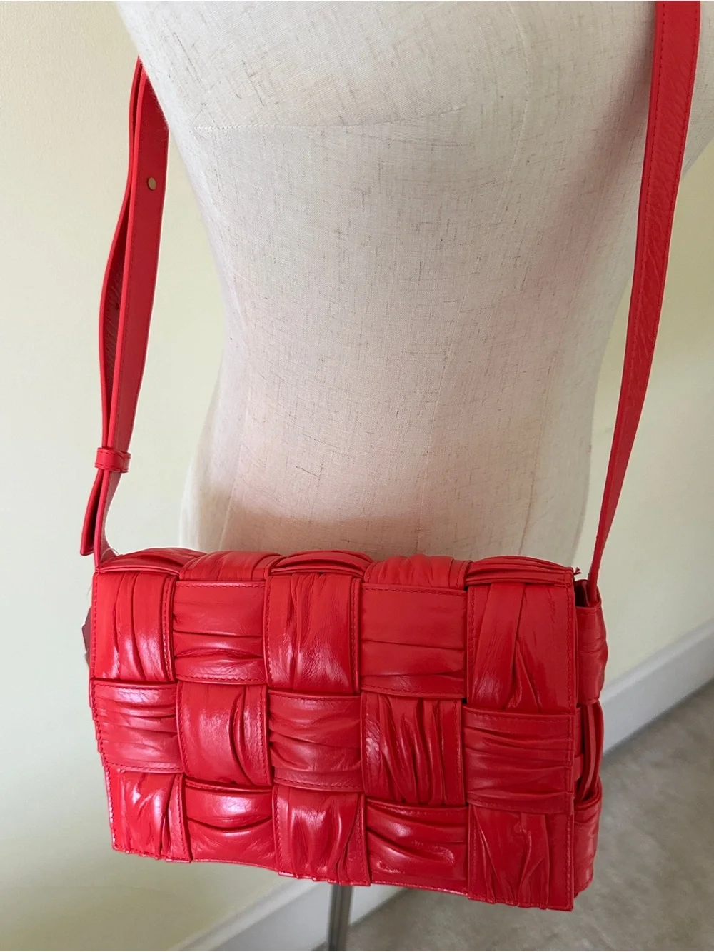 Bottega Veneta Cassette Plissé Intrecciato Leather Crossbody Bag in Sunbrust Red